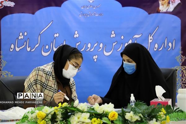 غربالگری سلامت کارکنان اداره‌کل آموزش و پرورش استان به مناسبت دهه فجر