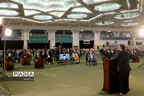 نشست تصویری رهبر انقلاب اسلامی با جمعی از مداحان به‌مناسبت سالروز ولادت حضرت زهرا(س)