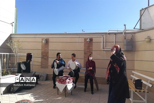 دیدار پیشگامان دبیرستان نرجسیه ازمادران سالمند