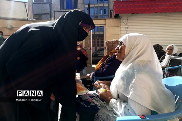 دیدار پیشگامان دبیرستان نرجسیه ازمادران سالمند