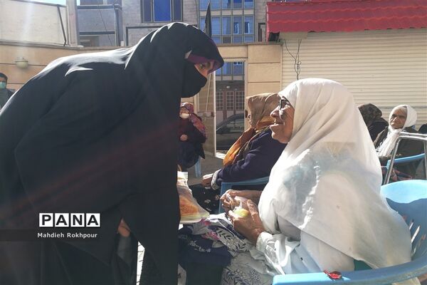 دیدار پیشگامان دبیرستان نرجسیه ازمادران سالمند