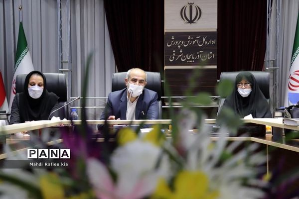 تجلیل از بانوان اداره کل آموزش و پرورش با حضور مدیرکل آذربایجان شرقی