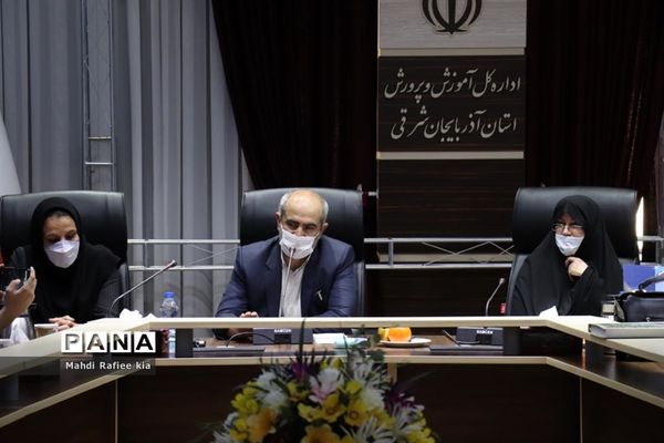 تجلیل از بانوان اداره کل آموزش و پرورش با حضور مدیرکل آذربایجان شرقی