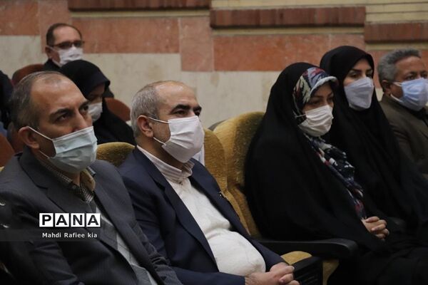 مراسم تجلیل از فرهنگیان فرزند شهید در آموزش و پرورش  ناحیه ۵ تبریز