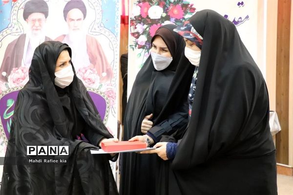 مراسم تجلیل از فرهنگیان فرزند شهید در آموزش و پرورش  ناحیه ۵ تبریز