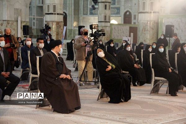 اختتامیه اولین جشنواره فرهنگی هنری دختران امروز در حرم امام خمینی(ره)