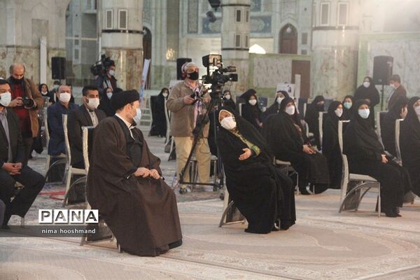 اختتامیه اولین جشنواره فرهنگی هنری دختران امروز در حرم امام خمینی(ره)