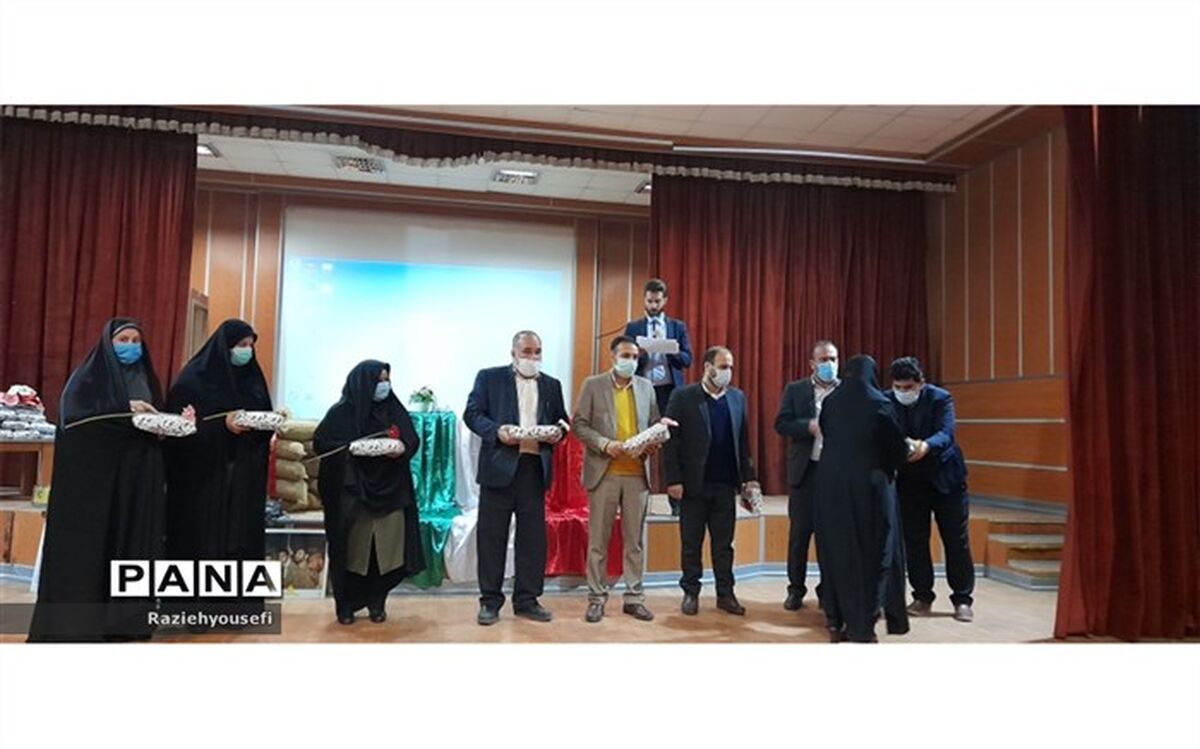تجلیل از آموزش دهندگان نهضت سواد‌آموزی شهرستان قرچک به مناسبت روز زن
