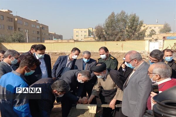 برگزاری مراسم خشت‌گذاری مدرسه جوادالائمه خاورشهر، همزمان با ایام مبارک دهه فجر