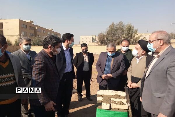 برگزاری مراسم خشت‌گذاری مدرسه جوادالائمه خاورشهر، همزمان با ایام مبارک دهه فجر