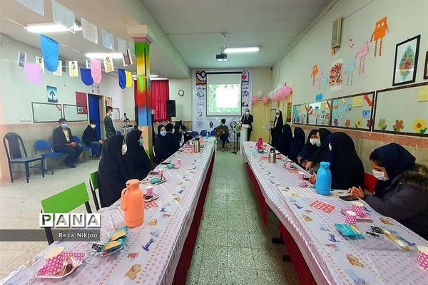 تجلیل از بانوان شاغل اداره آموزش و پرورش ناحیه یک بهارستان به مناسبت روز زن