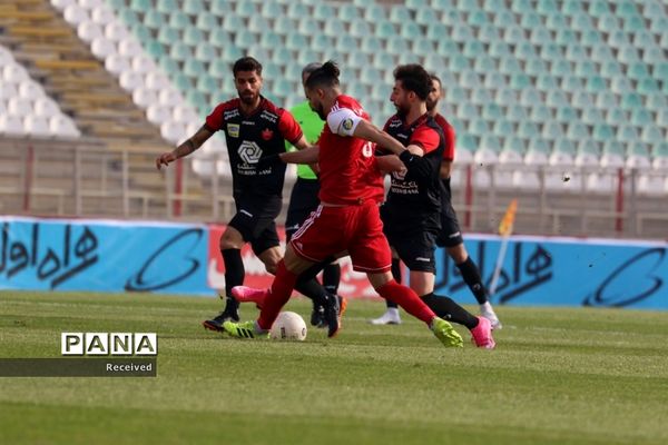 دیدار تیم های تراکتور سازی تبریز و پرسپولیس تهران