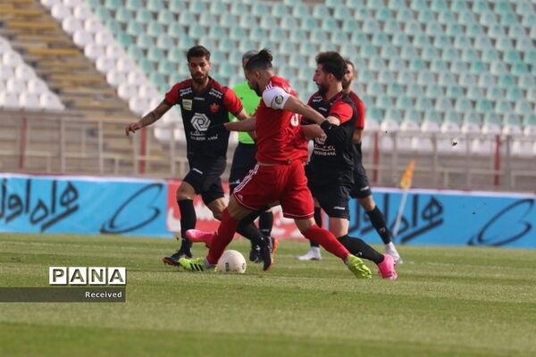 دیدار تیم های تراکتور سازی تبریز و پرسپولیس تهران