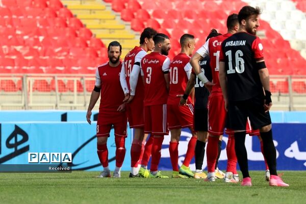 دیدار تیم های تراکتور سازی تبریز و پرسپولیس تهران
