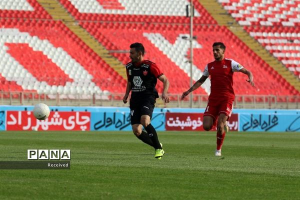 دیدار تیم های تراکتور سازی تبریز و پرسپولیس تهران