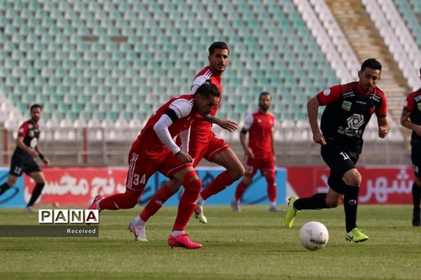 دیدار تیم های تراکتور سازی تبریز و پرسپولیس تهران