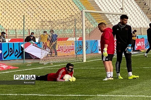 دیدار تیم های تراکتور سازی تبریز و پرسپولیس تهران