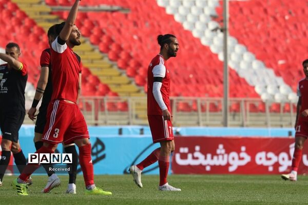 دیدار تیم های تراکتور سازی تبریز و پرسپولیس تهران