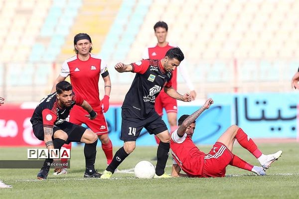 دیدار تیم های تراکتور سازی تبریز و پرسپولیس تهران