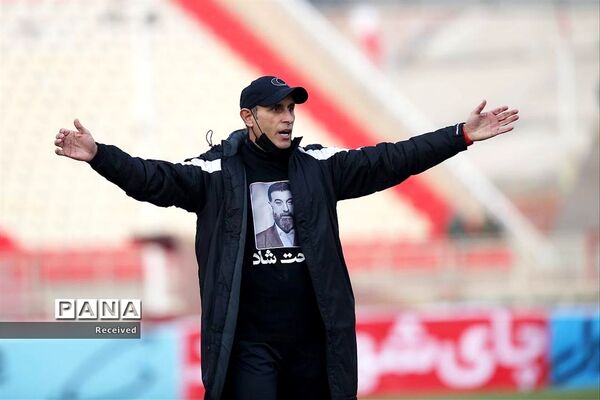 دیدار تیم های تراکتور سازی تبریز و پرسپولیس تهران