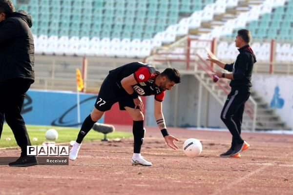 دیدار تیم های تراکتور سازی تبریز و پرسپولیس تهران