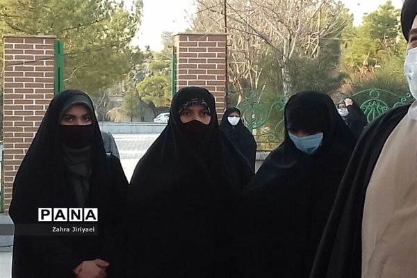 مراسم غبار‌روبی آرامگاه شهدا خاورشهربه مناسبت دهه مبارکه فجر