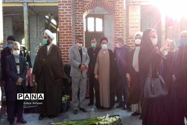 مراسم غبار‌روبی آرامگاه شهدا خاورشهربه مناسبت دهه مبارکه فجر