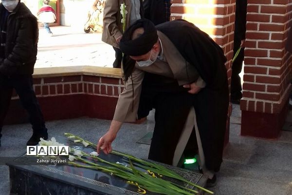 مراسم غبار‌روبی آرامگاه شهدا خاورشهربه مناسبت دهه مبارکه فجر