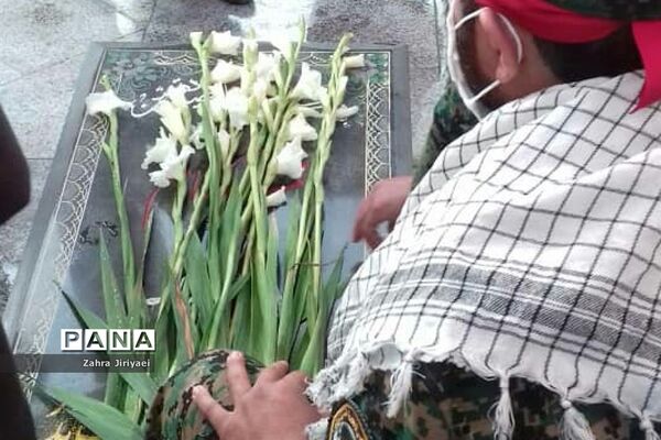 مراسم غبار‌روبی آرامگاه شهدا خاورشهربه مناسبت دهه مبارکه فجر