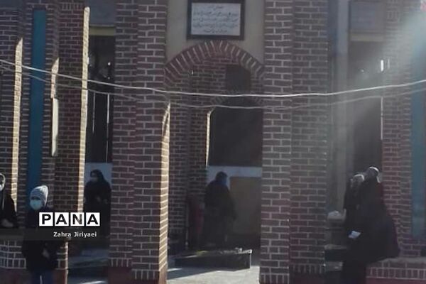 مراسم غبار‌روبی آرامگاه شهدا خاورشهربه مناسبت دهه مبارکه فجر