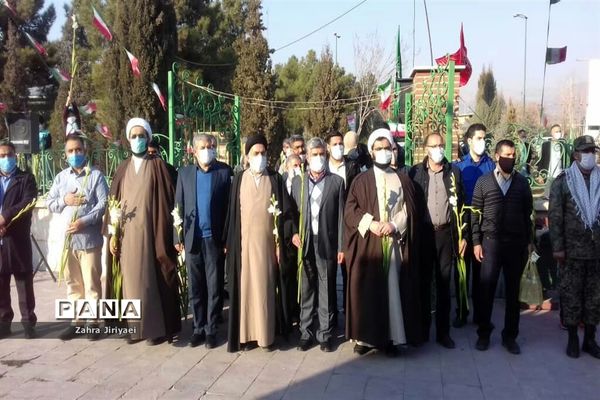 مراسم غبار‌روبی آرامگاه شهدا خاورشهربه مناسبت دهه مبارکه فجر