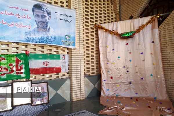 عطرافشانی وغبارروبی گلزارشهدای ابرکوه