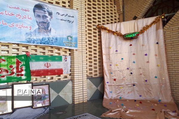 عطرافشانی وغبارروبی گلزارشهدای ابرکوه