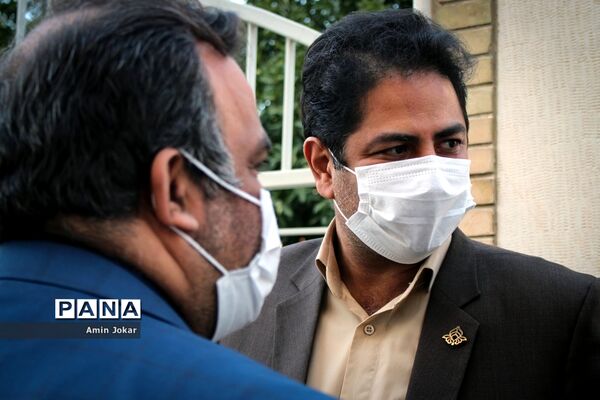 اجرای سرودهای انقلابی توسط پیشتازان  شیرازی