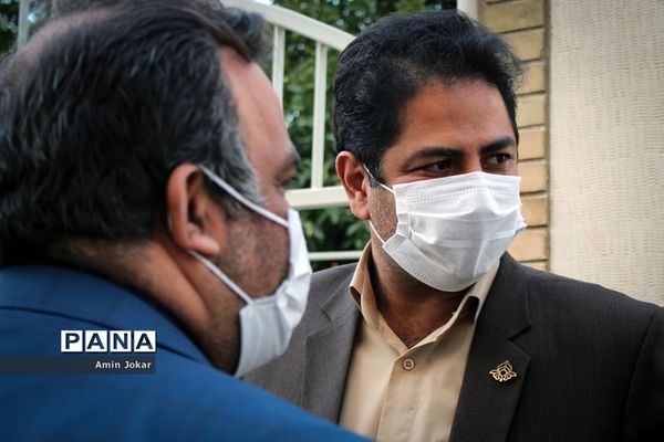 اجرای سرودهای انقلابی توسط پیشتازان  شیرازی