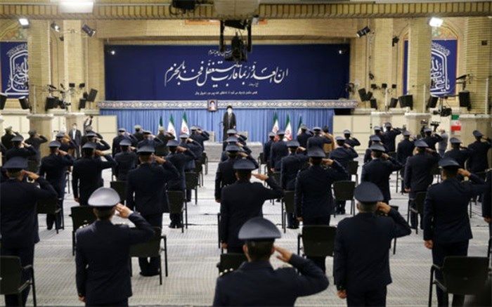 دیدار فرماندهان نیروی هوایی ارتش با رهبر انقلاب