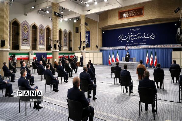 دیدار جمعی از فرماندهان نیروی هوایی و نیروی پدافند هوایی ارتش با رهبر انقلاب