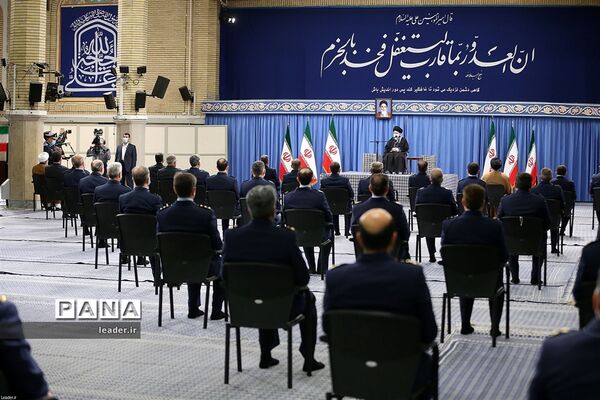 دیدار جمعی از فرماندهان نیروی هوایی و نیروی پدافند هوایی ارتش با رهبر انقلاب