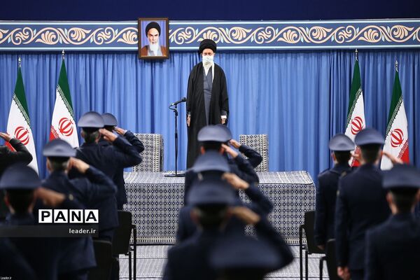 دیدار جمعی از فرماندهان نیروی هوایی و نیروی پدافند هوایی ارتش با رهبر انقلاب