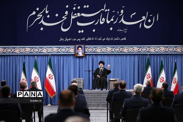 دیدار جمعی از فرماندهان نیروی هوایی و نیروی پدافند هوایی ارتش با رهبر انقلاب