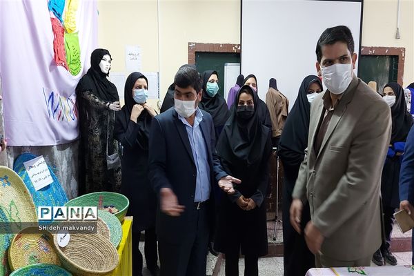 برگزاری نمایشگاه حجاب وعفاف  وهنرهای دستی درهنرستان طوبی شهرستان حمیدیه