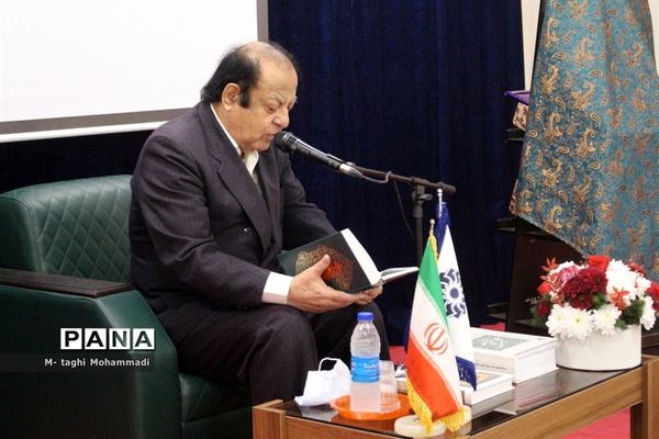 مراسم رونمایی از کتاب هزار نگار در بوشهر