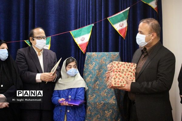 مراسم رونمایی از کتاب هزار نگار در بوشهر