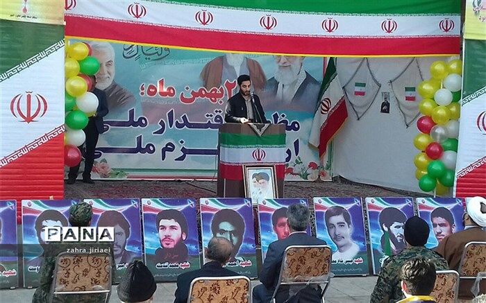 دکلمه‌خوانی تجدید عهد، جلوه‌ای ویژه به مراسم ۲۲ بهمن خاورشهر بخشید