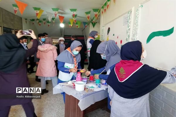 جشنواره نقاشی همگانی به‌مناسبت دهه فجر در ناحیه یک اهواز