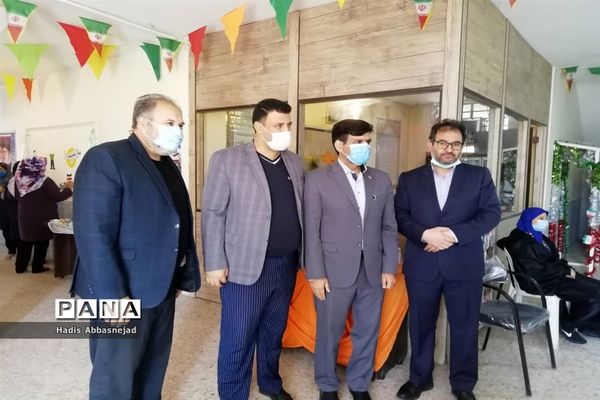 جشنواره نقاشی همگانی به‌مناسبت دهه فجر در ناحیه یک اهواز