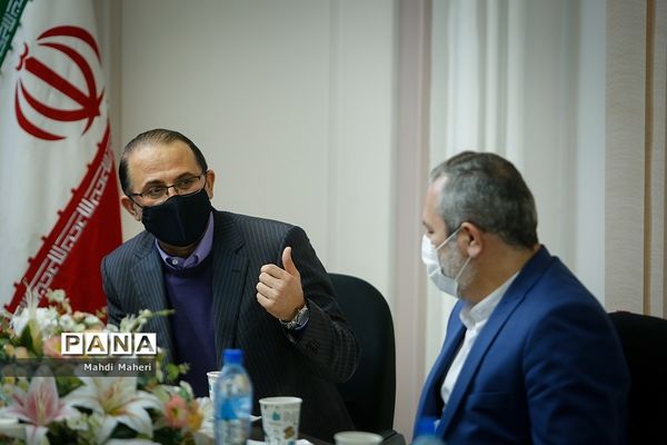 تقدیر از تاکسیران امانتدار در خبرگزاری پانا