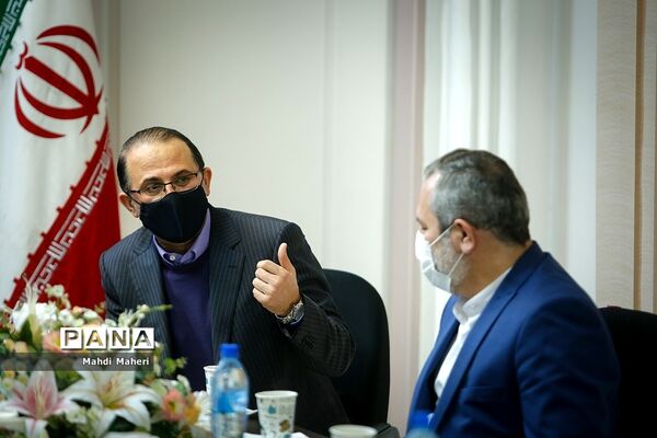 تقدیر از تاکسیران امانتدار در خبرگزاری پانا