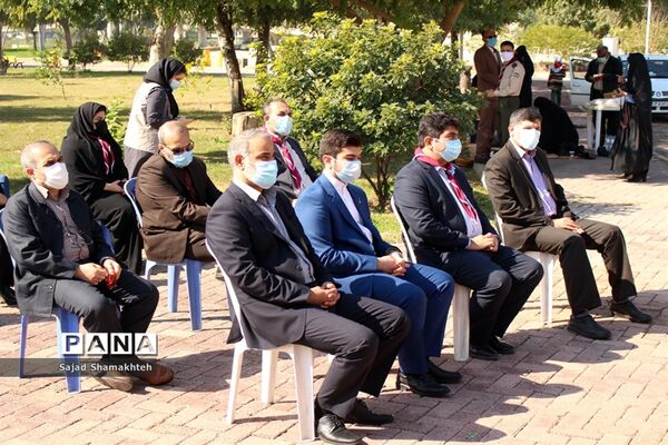 غبار روبی مزار شهدای گمنام اهواز به‌مناسبت دهه فجر