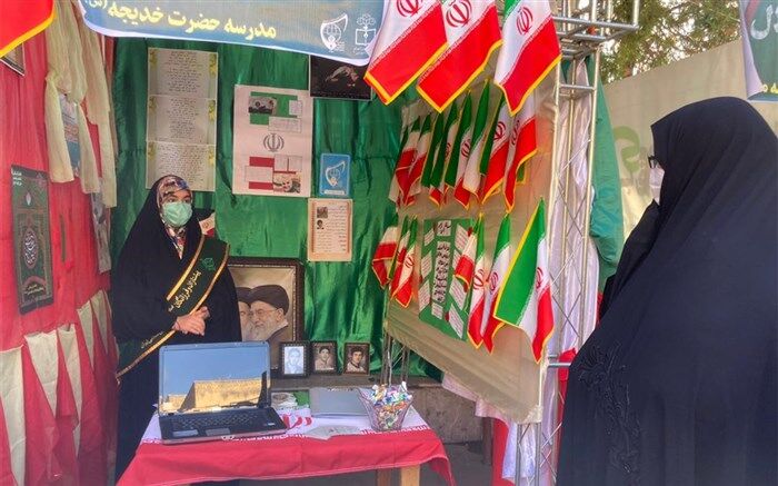 دختران امروزما با شرکت فعال در مناسبت های سیاسی مادرانی آگاه برای نسل های آتی انقلاب هستند